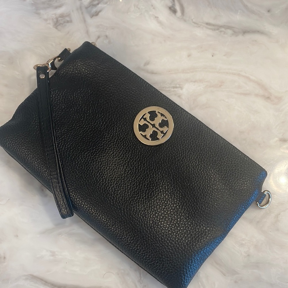 Ideal “faux” Tory Burch wristlet. If I hadn’t been told I wouldn’t know faux!